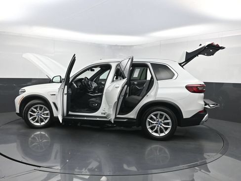 Used 2022 BMW X5 xDrive45e w/ Climate Comfort Package AWD/4WD image 38