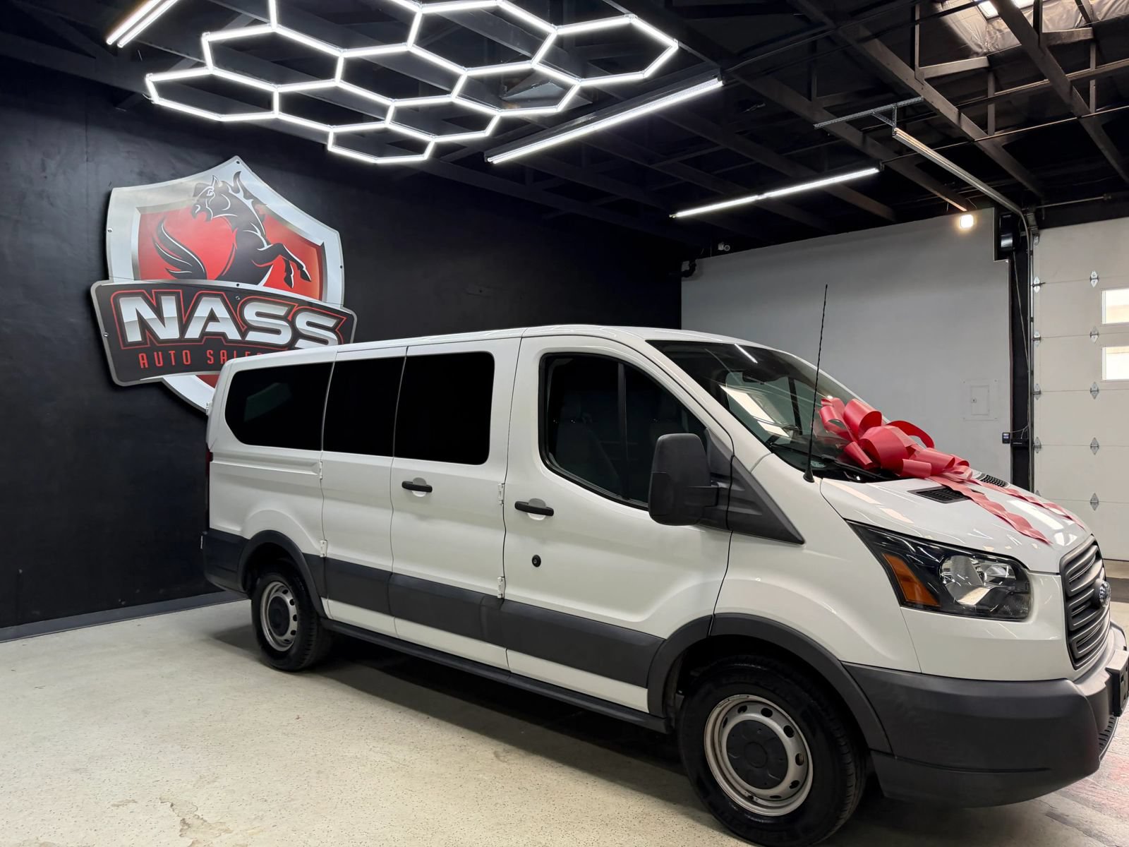 Used 2017 Ford Transit 150 XL RWD image 7