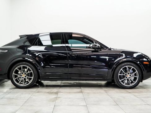 Used 2021 Porsche Cayenne Turbo image 6