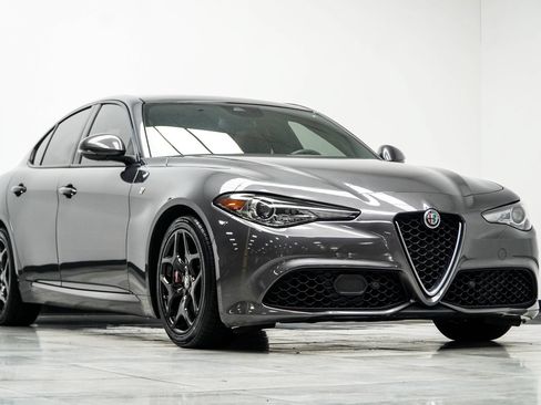 Used 2022 Alfa Romeo Giulia Ti RWD image 4