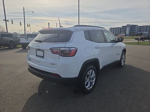 New 2026 Jeep Compass Latitude image 9