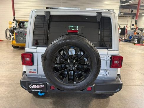 Used 2023 Jeep Wrangler Unlimited Sahara AWD/4WD image 22