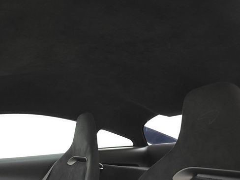 Used 2024 McLaren Artura RWD image 7