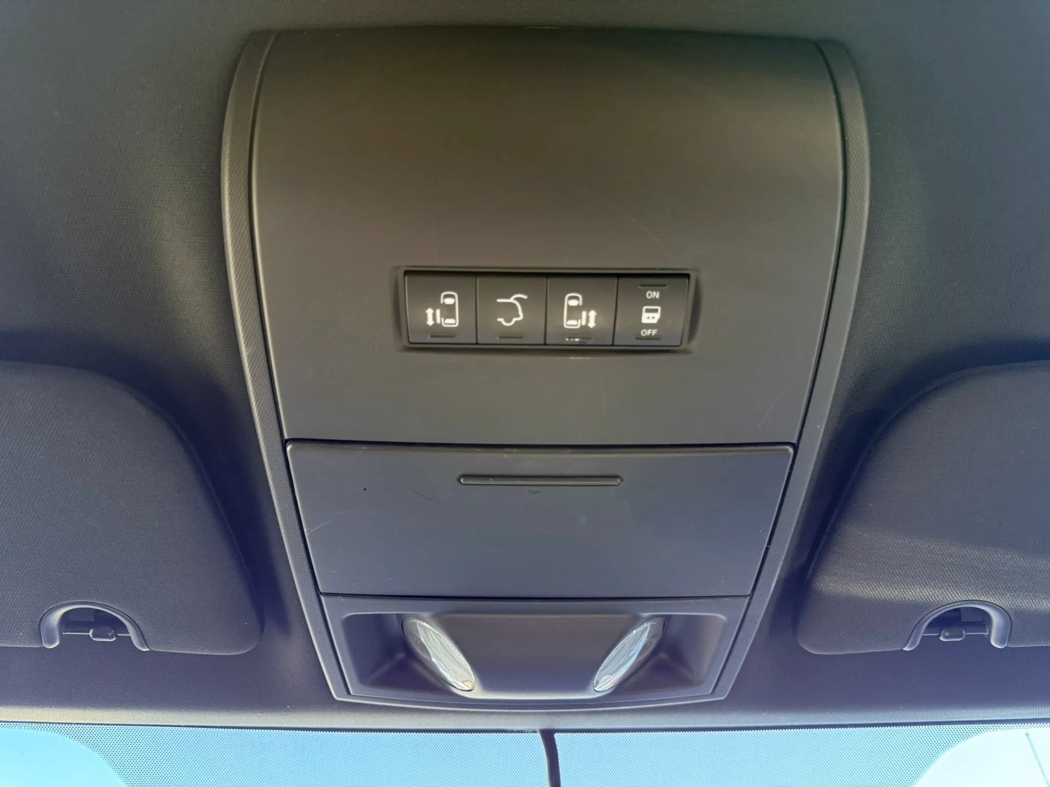 Used 2017 Dodge Grand Caravan SXT FWD image 18