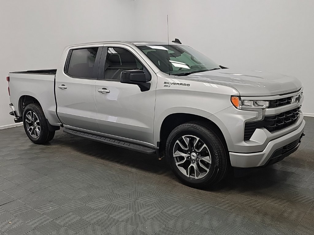 Used 2022 Chevrolet Silverado 1500 RST w/ Convenience Package II RWD image 3