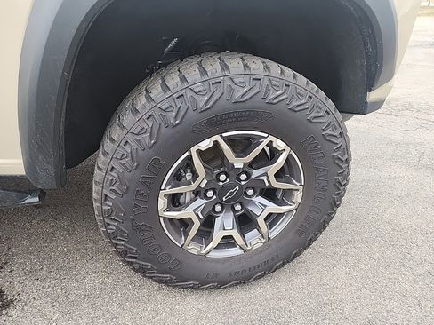 Used 2024 Chevrolet Colorado ZR2 w/ Technology Package AWD/4WD image 14