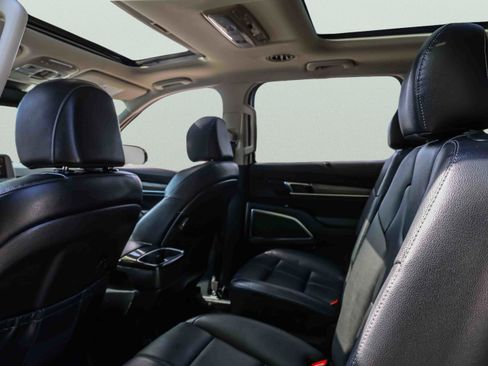 Certified 2022 Kia Telluride SX w/ Nightfall Edition Package AWD/4WD image 23