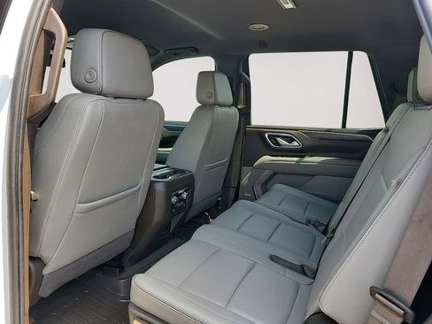 Used 2023 GMC Yukon SLT RWD image 10