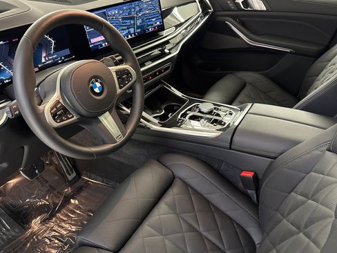 Used 2026 BMW X7 xDrive40i w/ M Sport Package AWD/4WD image 4