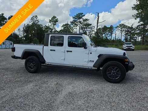 Certified 2023 Jeep Gladiator Sport AWD/4WD image 2