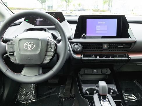 Used 2026 Toyota Prius Plug-In Hybrid image 28