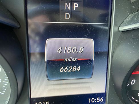 Used 2019 Mercedes-Benz GLC 300 4MATIC image 5