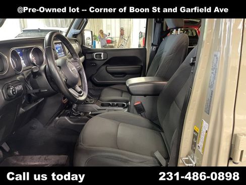 Used 2022 Jeep Gladiator Sport AWD/4WD image 14