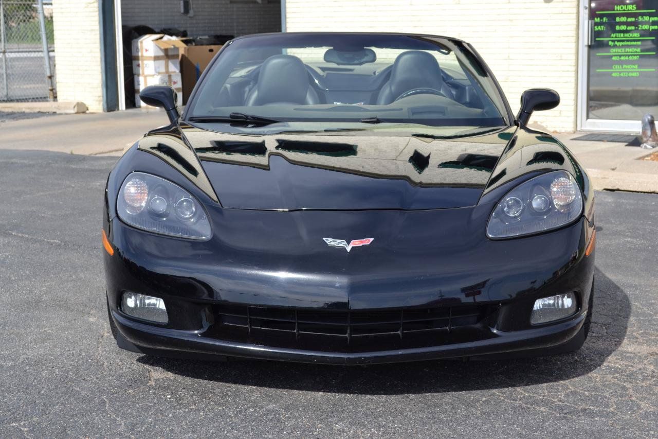 Used 2006 Chevrolet Corvette Convertible w/ Preferred Equipment Group RWD image 2