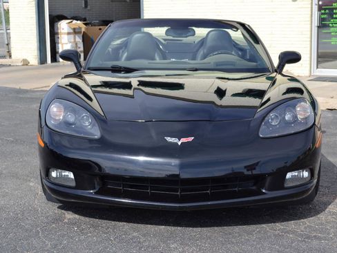 Used 2006 Chevrolet Corvette Convertible w/ Preferred Equipment Group RWD image 2