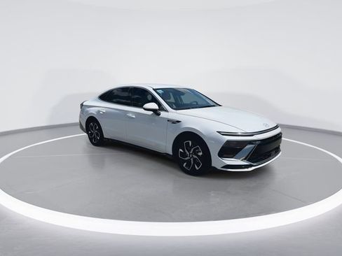 Certified 2025 Hyundai Sonata SEL AWD/4WD image 2