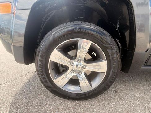 Used 2017 Jeep Patriot High Altitude AWD/4WD image 10