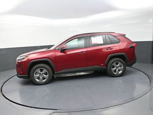 Used 2025 Toyota RAV4 XLE AWD/4WD image 40