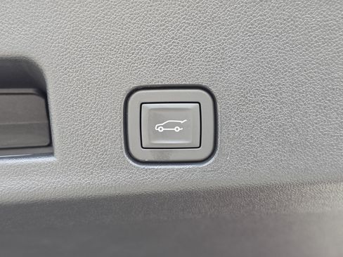 New 2027 Chevrolet Traverse Z71 w/ Enhanced Driving Package AWD/4WD image 16
