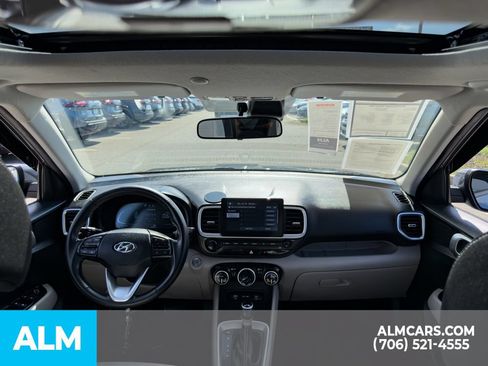 Certified 2024 Hyundai Venue SEL FWD image 18