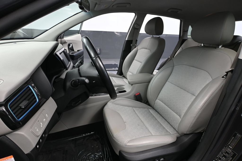 Used 2019 Kia Niro EX FWD image 18
