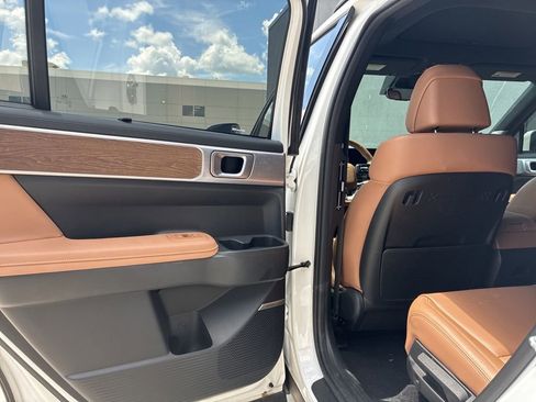 Used 2025 Hyundai Santa Fe Limited FWD image 11