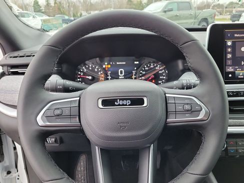New 2026 Jeep Compass Latitude image 25