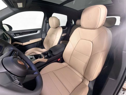 Used 2026 Porsche Cayenne AWD/4WD image 4