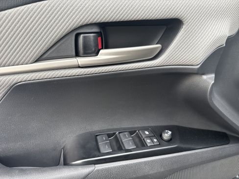 Used 2025 Toyota Camry SE FWD image 8