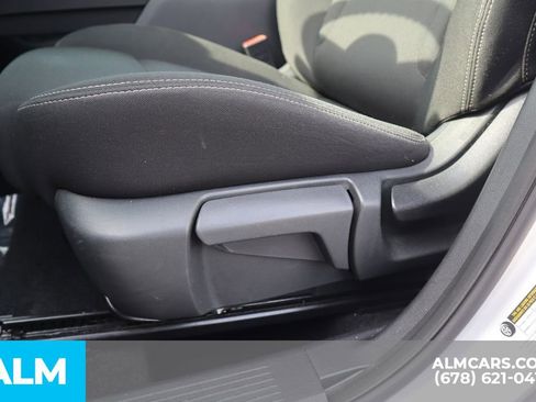 Used 2024 Nissan Rogue S image 11