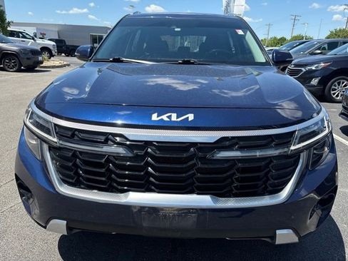 Used 2024 Kia Seltos EX FWD image 3