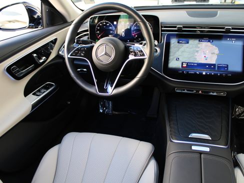 Used 2025 Mercedes-Benz E 350 Sedan image 26