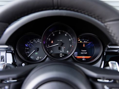 Certified 2026 Porsche Macan AWD/4WD image 13
