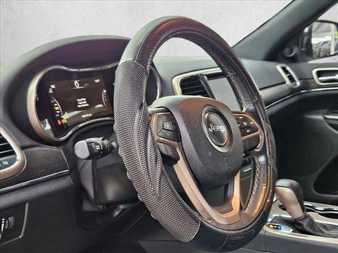 Used 2017 Jeep Grand Cherokee Limited RWD image 9
