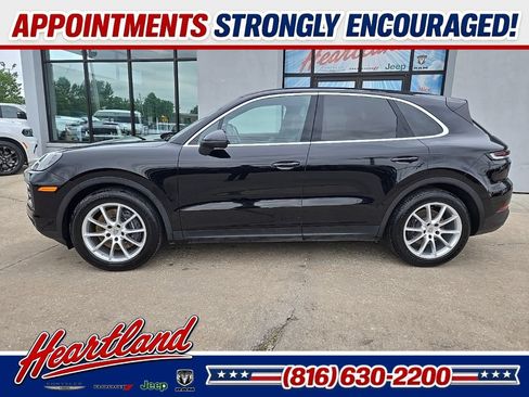 Used 2024 Porsche Cayenne w/ Premium Package AWD/4WD image 5
