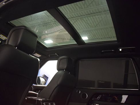 Used 2019 Land Rover Range Rover Long Wheelbase Supercharged image 34