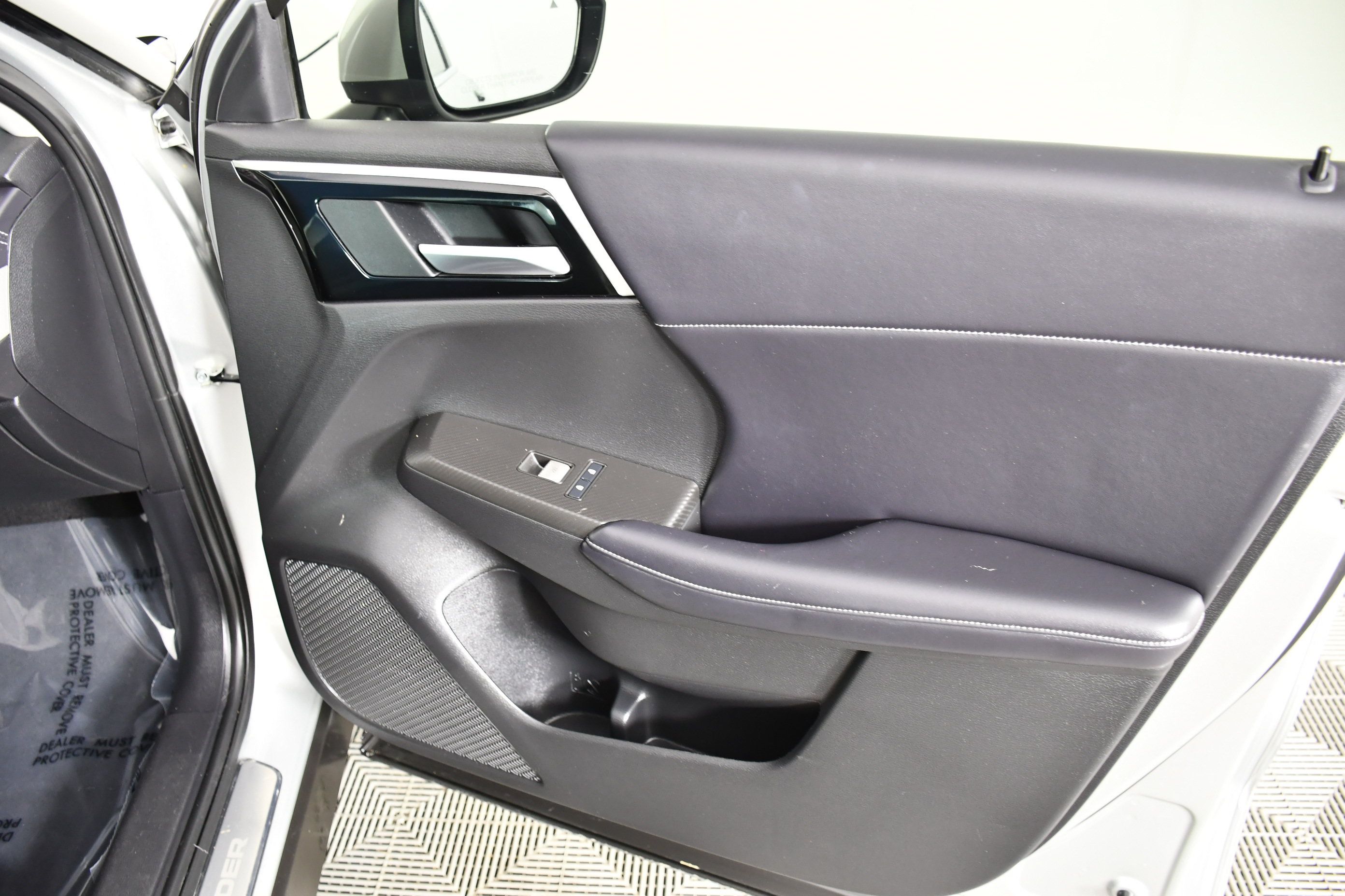 Used 2023 Mitsubishi Outlander SE AWD/4WD image 37
