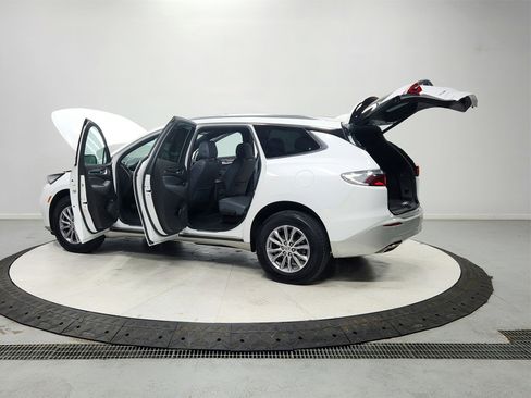Used 2024 Buick Enclave Premium image 13