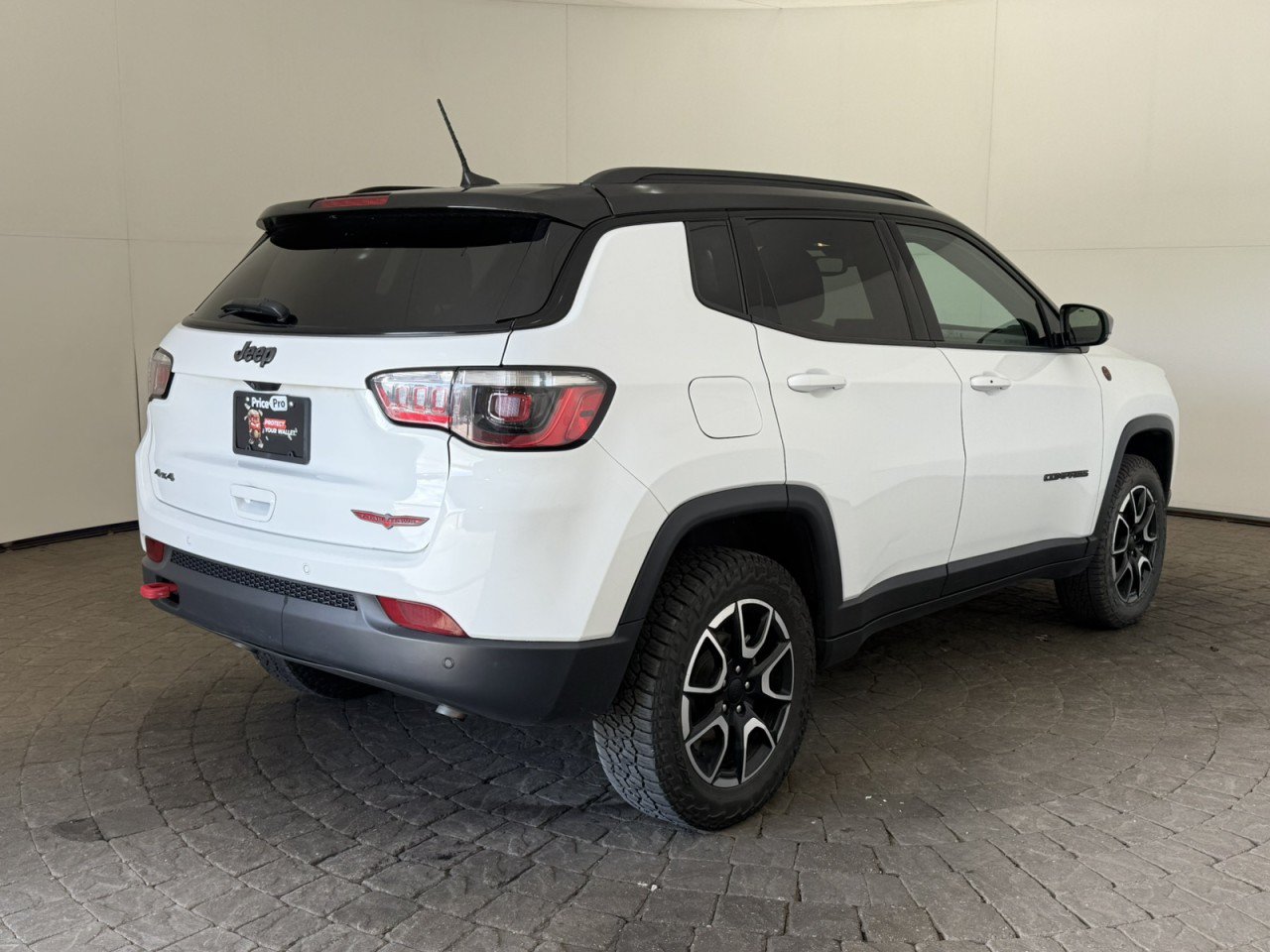 Used 2024 Jeep Compass Trailhawk AWD/4WD image 9