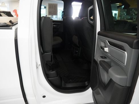 Used 2023 RAM 1500 Big Horn image 24