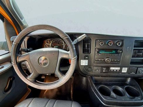 Used 2018 GMC Savana 3500 Extended w/ Driver Convenience Package image 8