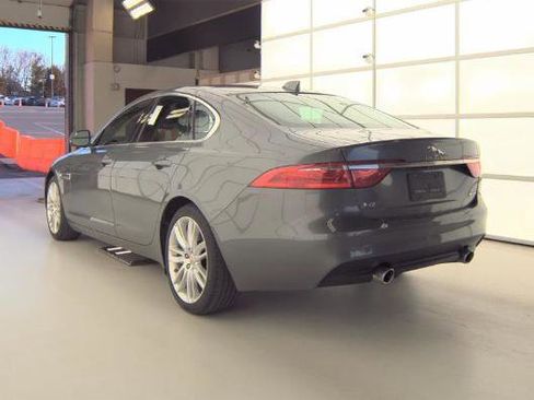 Used 2017 Jaguar XF Prestige image 2