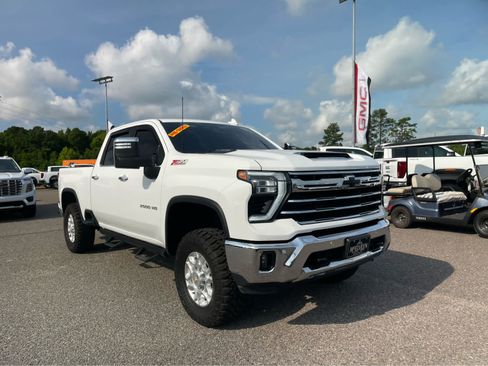 Used 2024 Chevrolet Silverado 2500 LTZ w/ LTZ Convenience Package AWD/4WD image 8