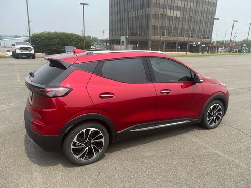 Used 2022 Chevrolet Bolt EUV Premier w/ Sun & Sound Package FWD image 3