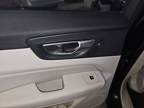 Certified 2024 Volvo XC60 T8 Ultimate w/ Protection Package Premier image 15