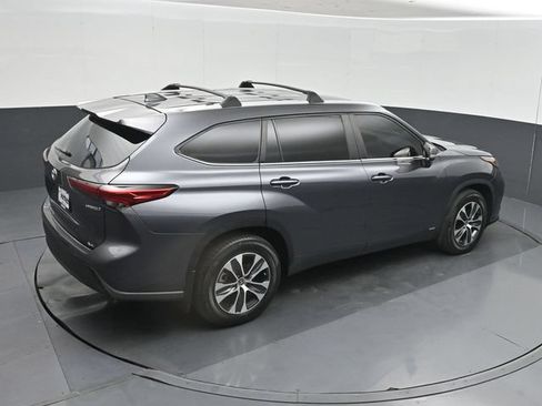 Used 2023 Toyota Highlander XLE AWD/4WD image 41