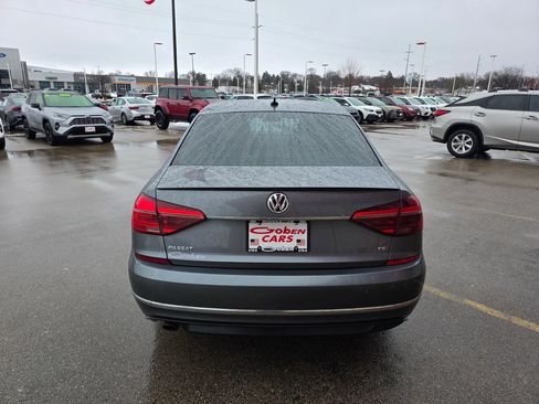 Used 2017 Volkswagen Passat 1.8T R-Line w/ R-Line Lighting Package image 4