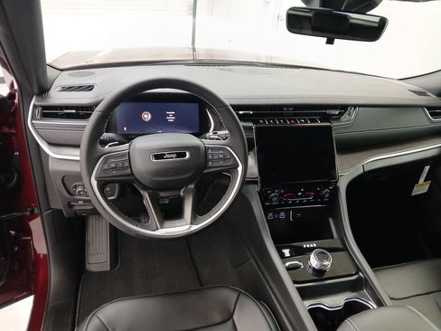 New 2025 Jeep Grand Cherokee Limited w/ Trailer Tow Package image 13