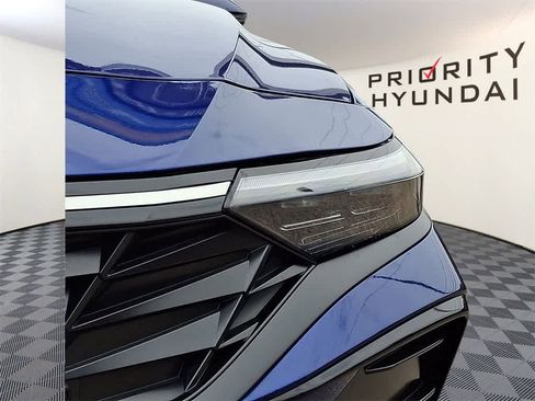 Used 2025 Hyundai Elantra Limited image 8