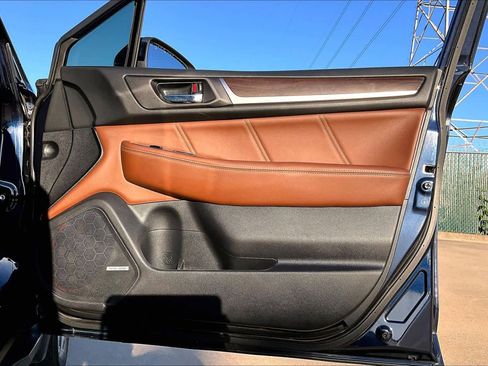 Used 2018 Subaru Outback 3.6R Touring AWD/4WD image 44